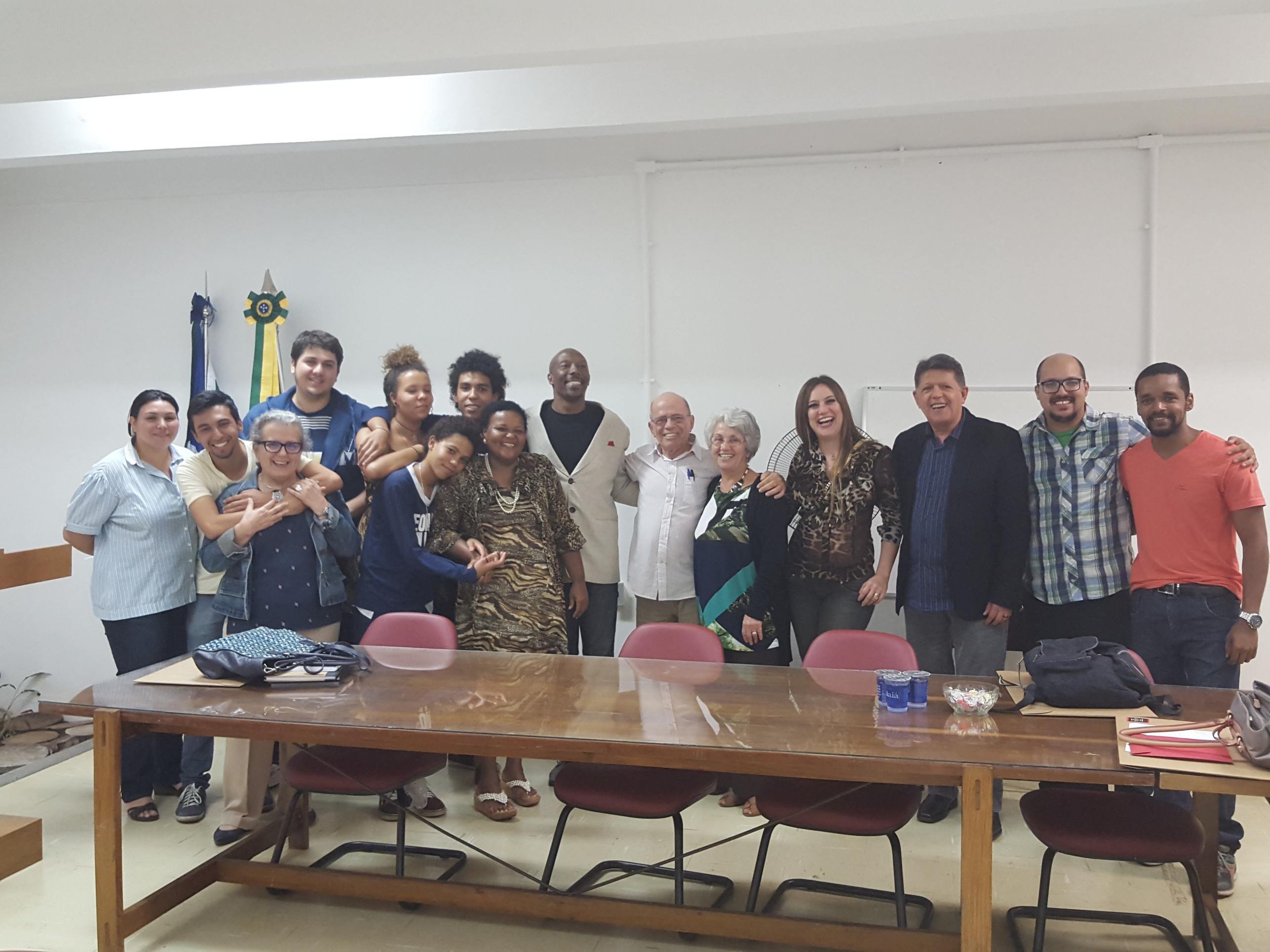 Com filhos, irmã e colegas, na banca que o reconheceu professor titular