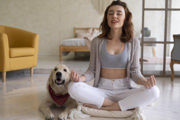 Meditações práticas com pets funcionam como boas portas de entrada para uma conexão mais profunda