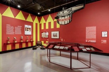 MEME: no Br@sil da memeficação
Curadoria: Clarissa Diniz e Ismael Monticelli, com a colaboração do @newmemeseum. Visitação até 1º de março de 2026, de terça a domingo, das 9h às 21h. Classificação indicativa livre
- (crédito: Divulgação) MEME: no Br@sil da memeficação
Curadoria: Clarissa Diniz e Ismael Monticelli, com a colaboração do @newmemeseum. Visitação até 1º de março de 2026, de terça a domingo, das 9h às 21h. Classificação indicativa livre
- (crédito: Divulgação)