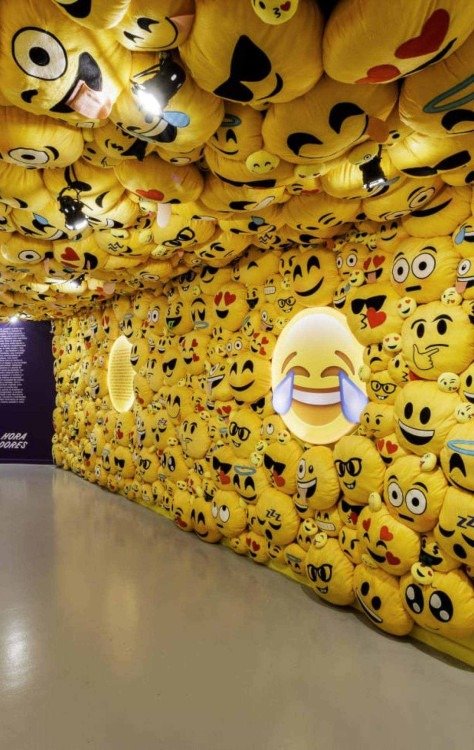 MEME: no Br@sil da memeficação
Curadoria: Clarissa Diniz e Ismael Monticelli, com a colaboração do @newmemeseum. Visitação até 1º de março de 2026, de terça a domingo, das 9h às 21h. Classificação indicativa livre
 -  (crédito: Divulgação)