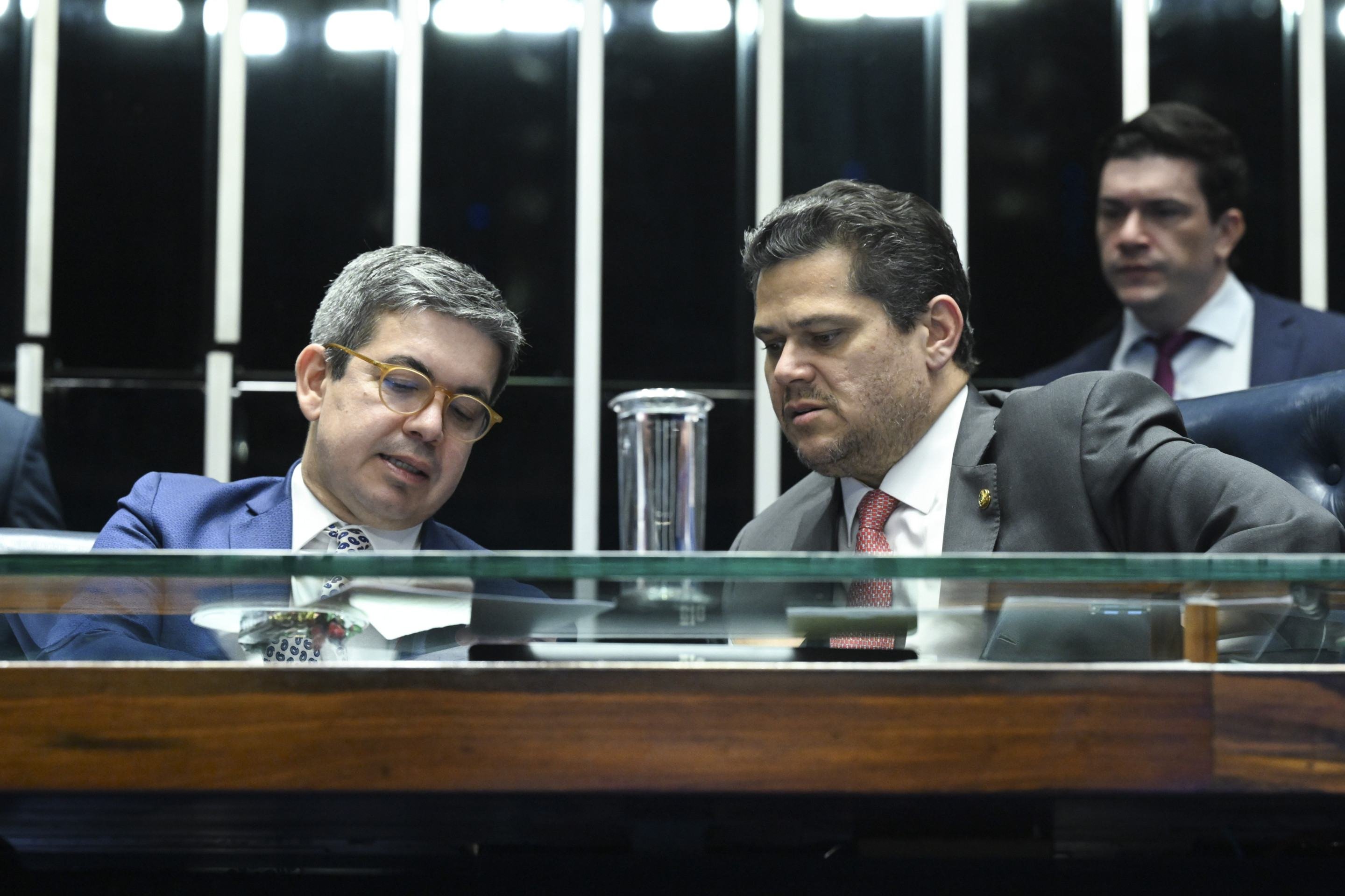 Planalto e Congresso em relação devastada 