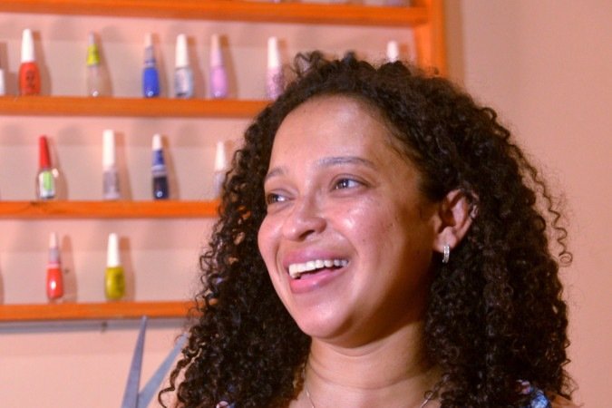  28/11/2025. Crédito: Ed Alves/CB/D.A Press. Brasil.  Brasilia - DF.  Revista. Beleza nos Presidios. Personagem Sara - Ex detenta e empreendedora de Beleza.