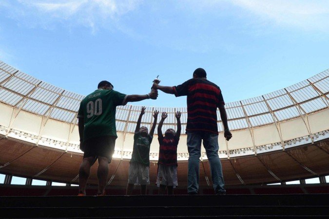 Selassie das Virgens e o filho Lucca (E), e Anderson Henrique Cardozo com o herdeiro Arthur Gabriel (D)
 -  (crédito:  Guilherme Felix/CB/D.A Press)