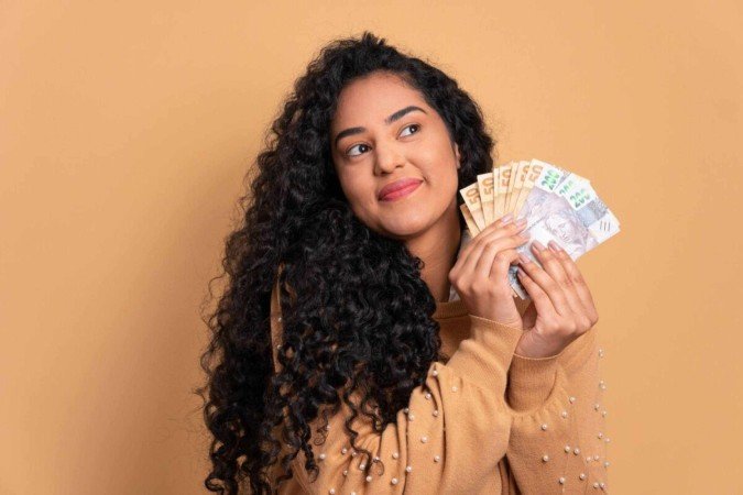 Saber como usar o 13º salário evita dívidas no próximo ano (Imagem: Vergani Fotografia | Shutterstock) -  (crédito: EdiCase)