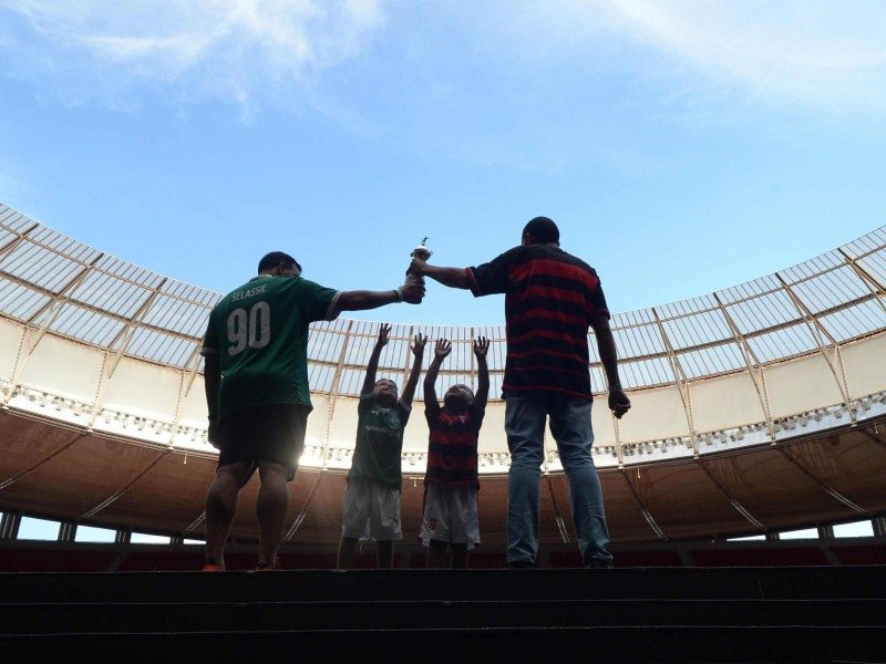 Selassie das Virgens e o filho Lucca (E), e Anderson Henrique Cardozo com o herdeiro Arthur Gabriel (D) -  (crédito:  Guilherme Felix/CB/D.A Press)