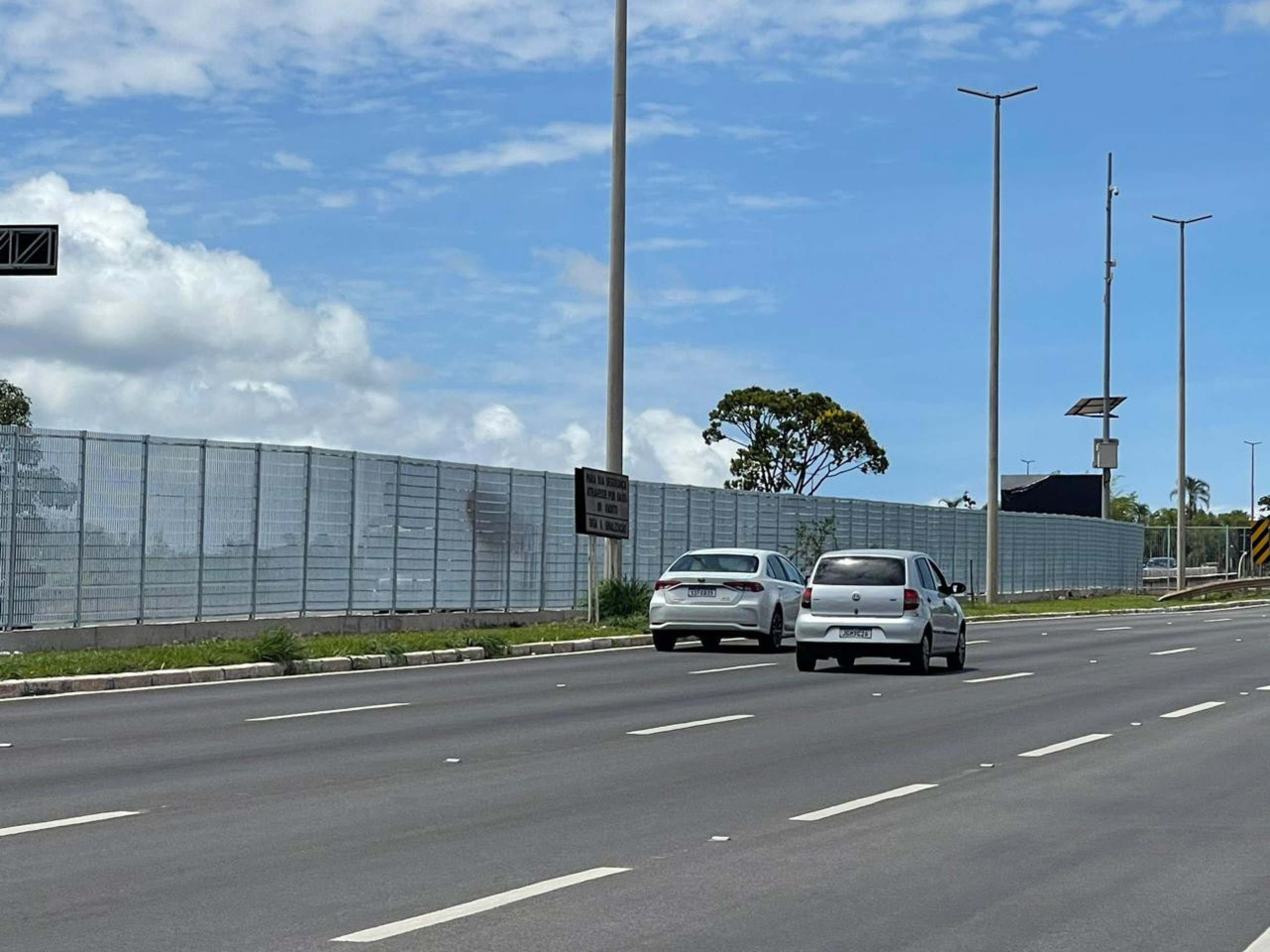 DER instala gradis na Ponte do Bragueto para impedir travessias de pedestres 