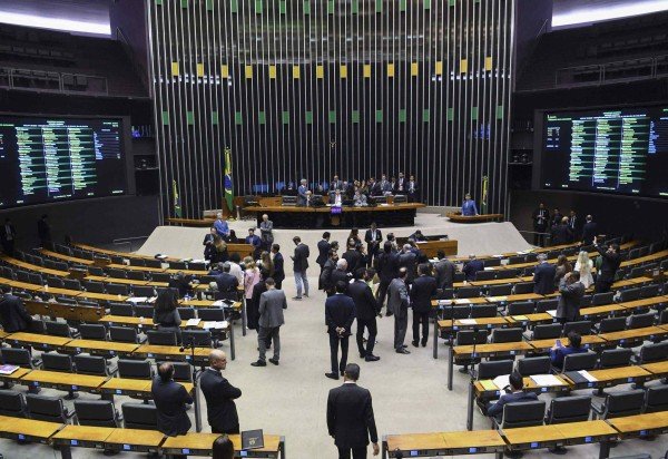 Sessão conjunta do Congresso Nacional - Deliberação de Vetos Plenário da Câmara dos Deputados durante sessão conjunta do Congresso Nacional destinada à deliberação dos Vetos nºs 5 e 29 de 2025 e 31 de 2024; dos Projetos de Lei do Congresso Nacional n°s 14 e 31 de 2025; e à eleição do Conselho de Comunicação Social.

 

Mesa:

senador Esperidião Amin (PP-SC);

presidente do Senado Federal, senador Davi Alcolumbre (União-AP);

secretário-geral da Mesa do Senado Federal, Danilo Augusto Barboza de Aguiar.

 

Parlamentares à bancada. -  (crédito: Jonas Pereira/Agência Senado)