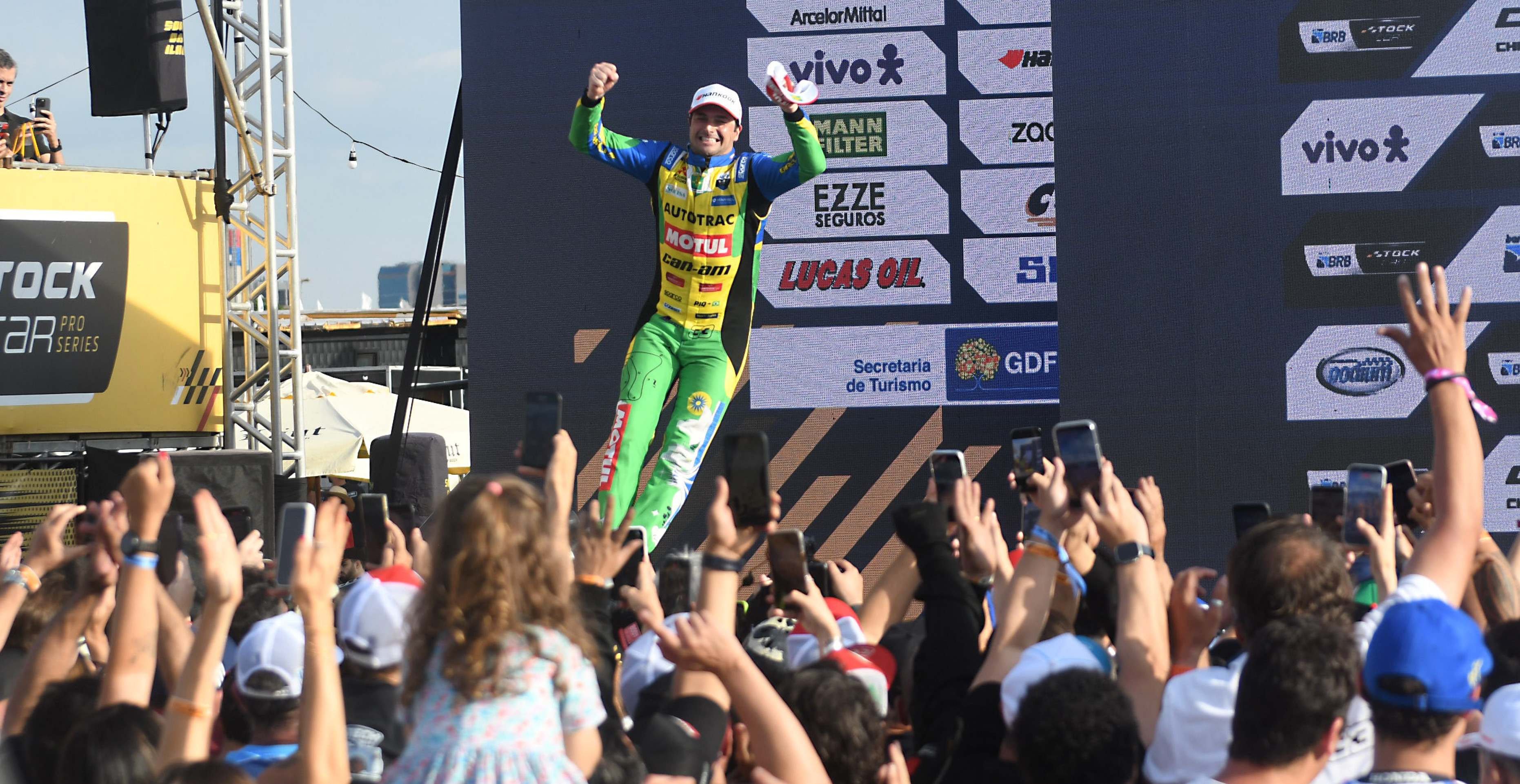 Nelsinho Piquet, o vencedor da 11ª etapa da Stock Car 2025, em Brasília