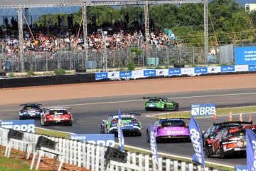 Reabertura do Autódromo com Stock Car fez a alegria do povo brasiliense no fim de semana - (crédito: Ed Alves/CB/D.A. Press) Reabertura do Autódromo com Stock Car fez a alegria do povo brasiliense no fim de semana - (crédito: Ed Alves/CB/D.A. Press)