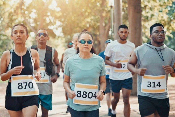 Planejamento e técnica ajudam os corredores a alcançarem um desempenho satisfatório e manter-se livre de lesões durante a São Silvestre (Imagem: PeopleImages | Shutterstock) -  (crédito: EdiCase)