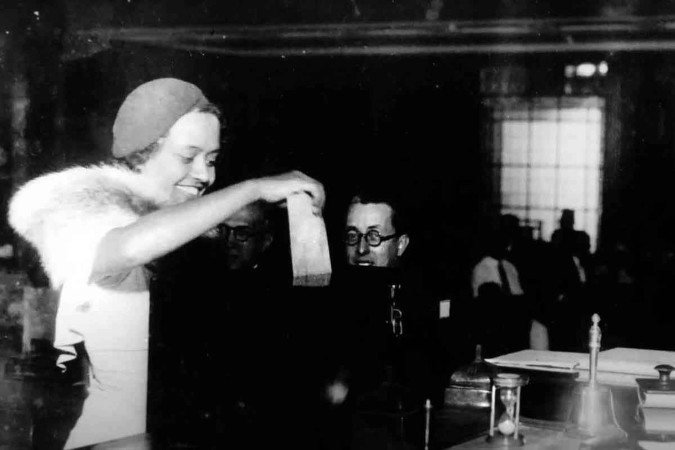 Biografia da sindicalista, jornalista e feminista Almerinda Gama corrige injustiça histórica em torno da alagoana, que também defendia o direito ao divórcio

 -  (crédito: CPDOC/FGV/REPRODUÇÃO)