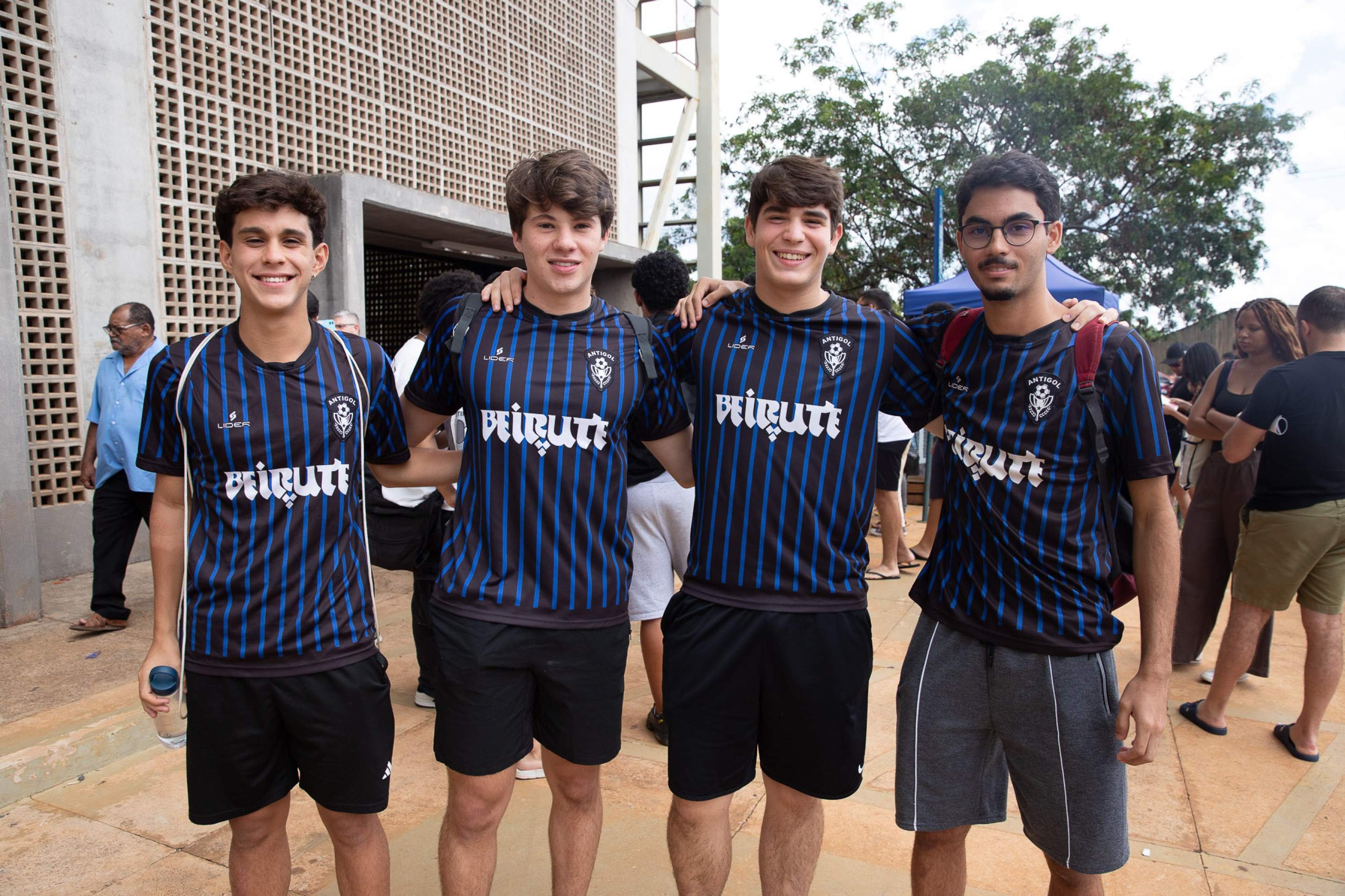 PAS 3: grupo de amigos usa 'camiseta da sorte' para fazer prova