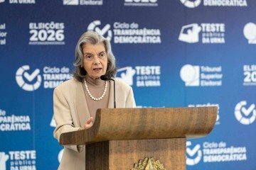 Ministra Cármen Lúcia informou que a Justiça Eleitoral terá normas para regular a IA na campanha deste ano -  (crédito: Alejandro Zambrana/Secom/TSE)