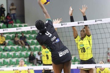 Lívia foi uma das três maiores pontuadores em quadra, na noite desta terça.  -  (crédito: @davidsoncourlan)