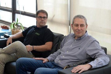 Fabris (D) detalha os planos da empresa para o Distrito Federal no próximo ano
 -  (crédito: Minervino Júnior/CB/D.A.Press)