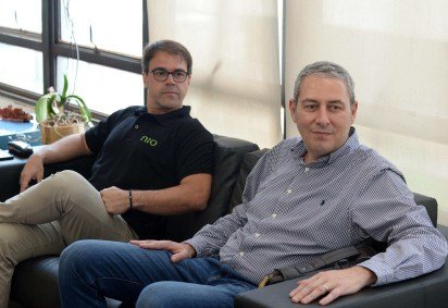 Fabris (D) detalha os planos da empresa para o Distrito Federal no próximo ano
 -  (crédito: Minervino Júnior/CB/D.A.Press) -Fabris (D) detalha os planos da empresa para o Distrito Federal no próximo ano
 -  (crédito: Minervino Júnior/CB/D.A.Press)