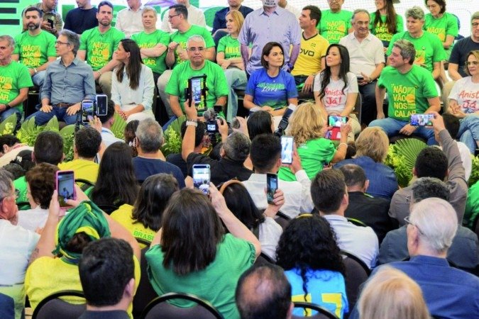 A ex-primeira-dama Michelle Bolsonaro foi a Fortaleza prestar apoio à pré-candidatura de Eduardo Girão - (crédito: internet) A ex-primeira-dama Michelle Bolsonaro foi a Fortaleza prestar apoio à pré-candidatura de Eduardo Girão - (crédito: internet)