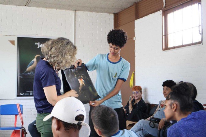  28/11/2025 Bruna Gaston CB/DA Press. Divulgação do livro de fotografia Da Janela, de Izaura Cruz, na Escola Bilíngue Libras e Português- Escrito de Taguatinga
      