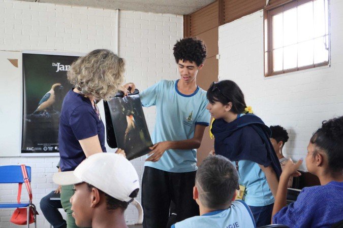 Divulgação do livro de fotografia de Izaura Cruz, na Escola Bilíngue Libras e Português, em Taguatinga 