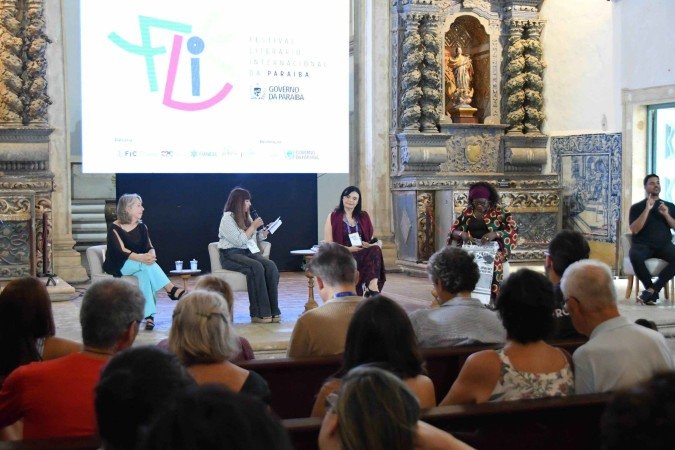 Debate reuniu três perspectivas distintas sobre a escrita de mulheres, todas atravessadas por violência, resistência e a transformação simbólica que a literatura é capaz de operar - (crédito: Secult PB) Debate reuniu três perspectivas distintas sobre a escrita de mulheres, todas atravessadas por violência, resistência e a transformação simbólica que a literatura é capaz de operar - (crédito: Secult PB)