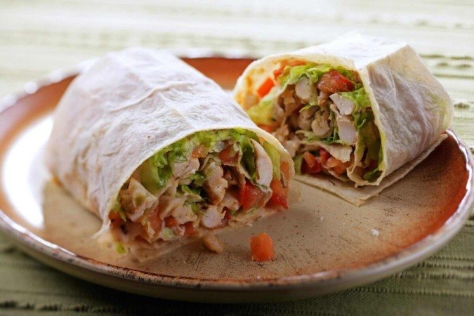 Wrap de frango (Imagem: Sergey Morgunov | Shutterstock) -  (crédito: EdiCase)