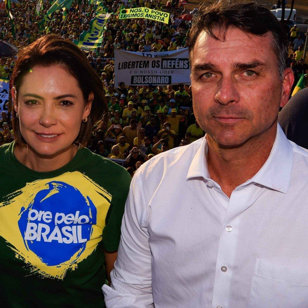 Disputa em família: Flávio e Michelle têm 'conversa de adultos'