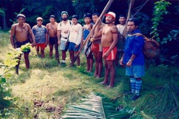 Povo Arara com o antropólogo Márnio Teixeira-Pinto na Terra do Meio, no Pará