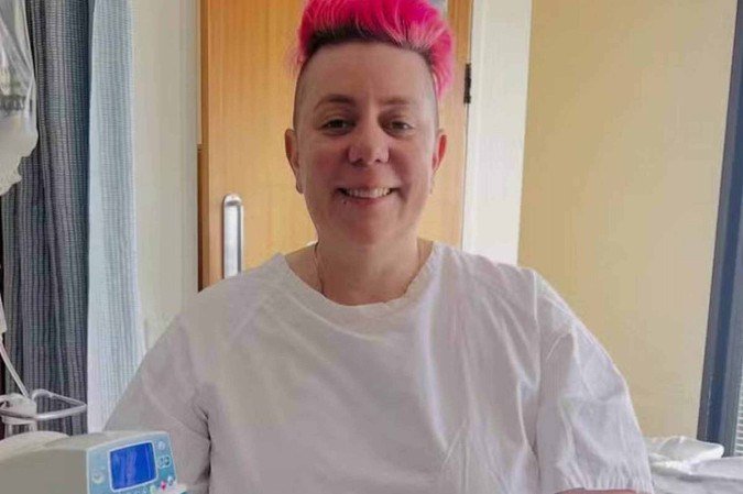 Através do Instagram, a confeiteira, de 46 anos, reuniu vídeos e fotos do período em que ficou hospitalizada -  (crédito: Reprodução/Instagram)