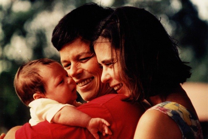 Cássia Eller com a mulher, a mineira Maria Eugênia Vieira Martins, e o bebê Francisco, o Chicão, que nasceu em agosto de 1993
