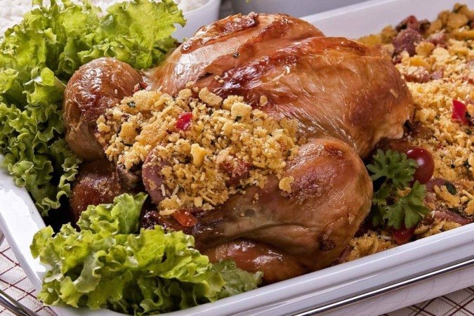 Peru recheado com farofa (Imagem: Rogério Andrade | Shutterstock) - (crédito: EdiCase) Peru recheado com farofa (Imagem: Rogério Andrade | Shutterstock) - (crédito: EdiCase)