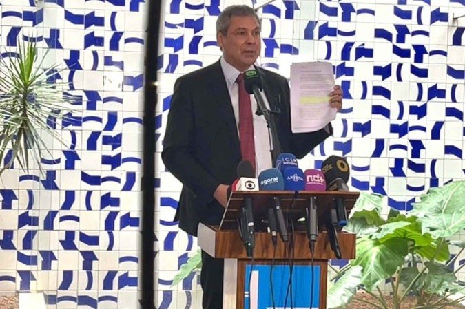 PT pressiona Motta e vai ao STF para afastar Zambelli e Ramagem