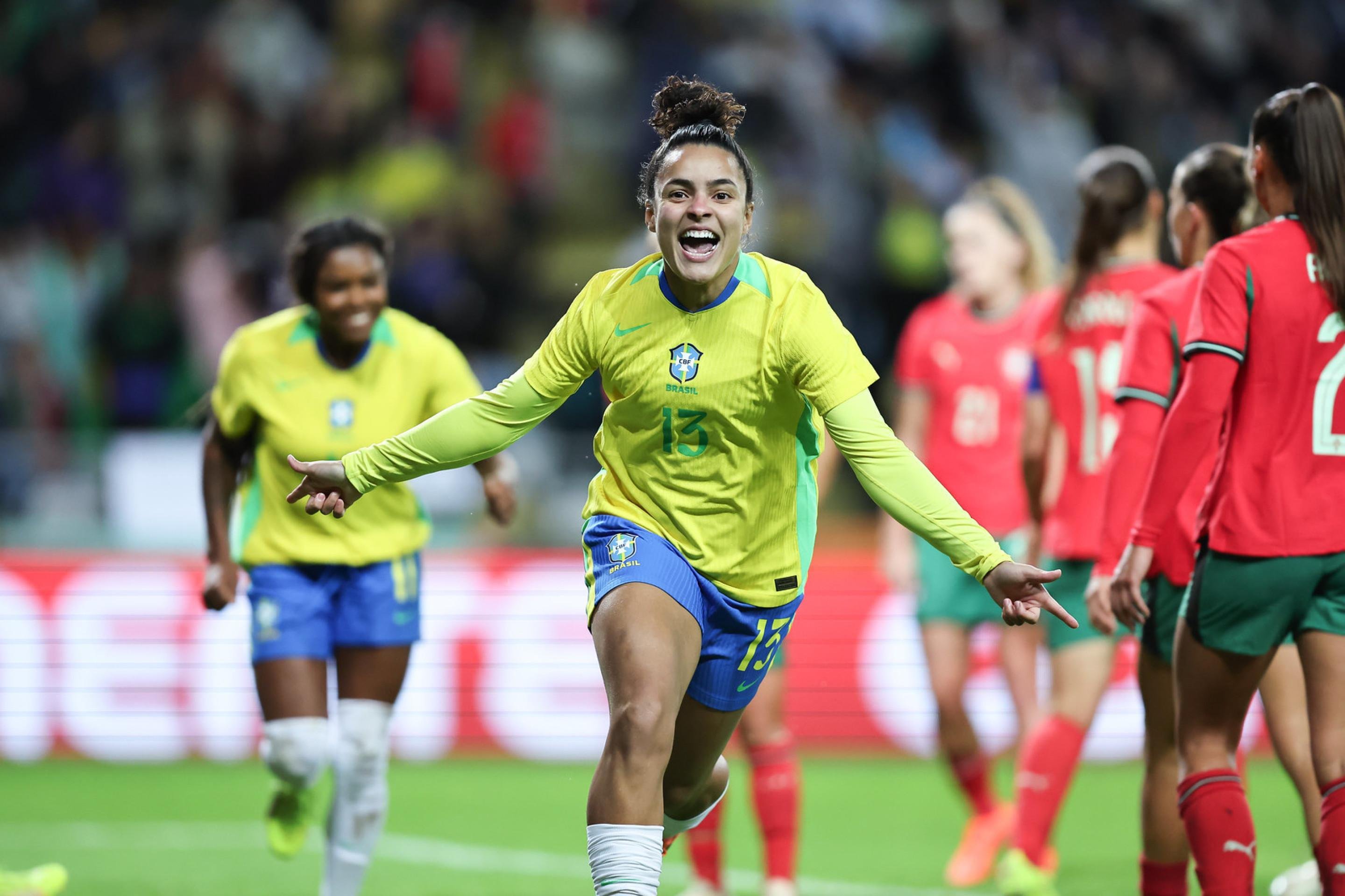 Seleção feminina goleia Portugal e fecha 2025 com vitória