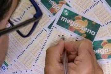 Os números sorteados foram: 04, 13, 17, 21, 49 e 54 - (crédito: Rafa Neddermeyer/Agência Brasil) Os números sorteados foram: 04, 13, 17, 21, 49 e 54 - (crédito: Rafa Neddermeyer/Agência Brasil)