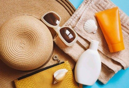 Esses itens garantem proteção solar e evitam riscos à saúde durante o verão (Imagem: learesphoto | Shutterstock) -  (crédito: EdiCase) -Esses itens garantem proteção solar e evitam riscos à saúde durante o verão (Imagem: learesphoto | Shutterstock) -  (crédito: EdiCase)