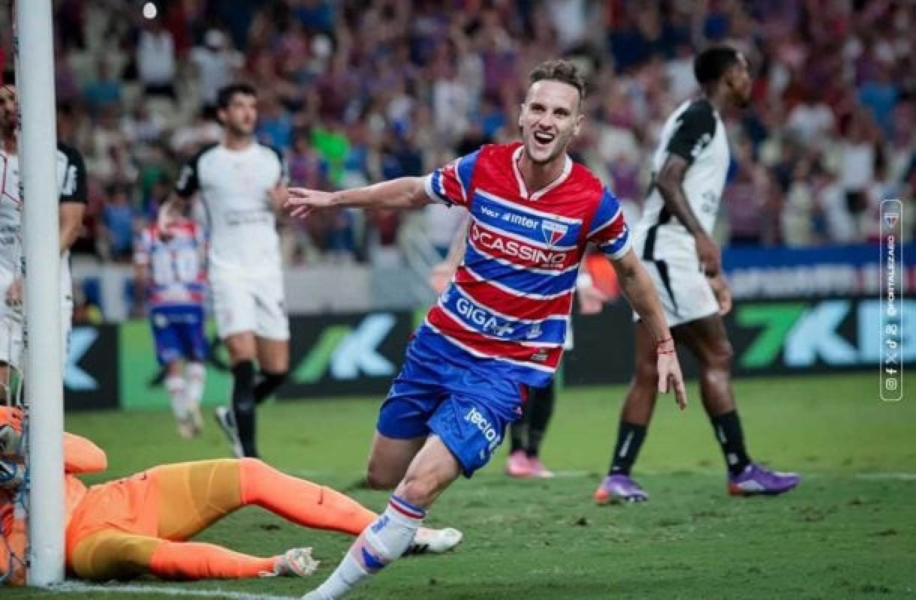 O Fortaleza não deu chance ao Corinthians na noite desta quarta-feira na Arena Castelão e se impôs desde o início -  (crédito: Foto: Mateus Lotif/Fortaleza FC) -O Fortaleza não deu chance ao Corinthians na noite desta quarta-feira na Arena Castelão e se impôs desde o início -  (crédito: Foto: Mateus Lotif/Fortaleza FC)