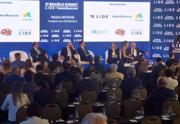 Ed Alves/C.B/D.A Press