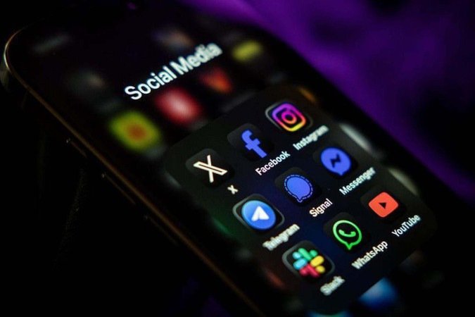 Criadores de conteúdo afirmam que vídeos no TikTok convidando o espectador a visitar canais do YouTube recebem menos visualizações. A plataforma nega qualquer manipulação neste sentido. -  (crédito: CFOTO/Future Publishing via Getty Images)