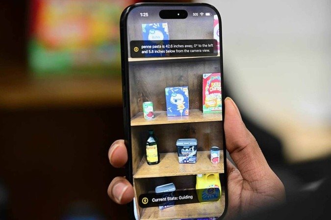 O NaviSense consegue identificar objetos baseando-se apenas em seus comandos de voz 
 -  (crédito: Caleb Craig/Penn State)