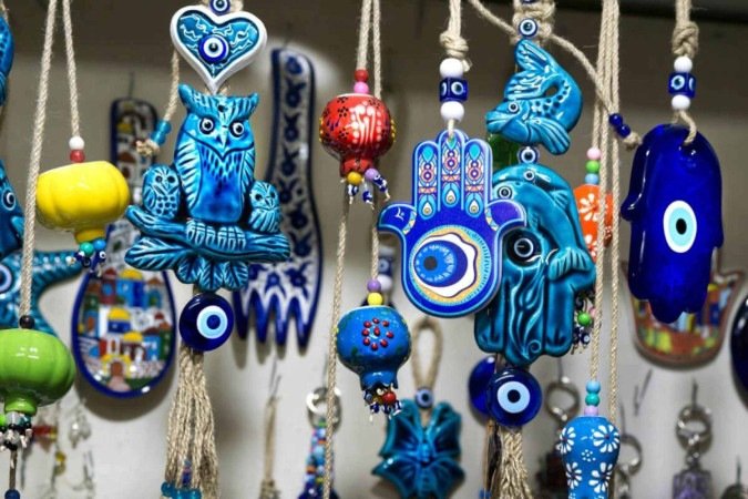 Os amuletos são ótimas fontes de proteção no trabalho (Imagem: Alekszhar |  Shutterstock) -  (crédito: EdiCase)