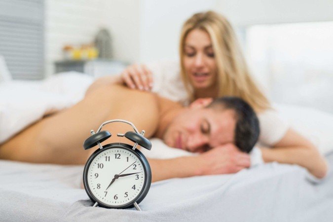 Os benefícios do sexo matinal no humor e desempenho profissional