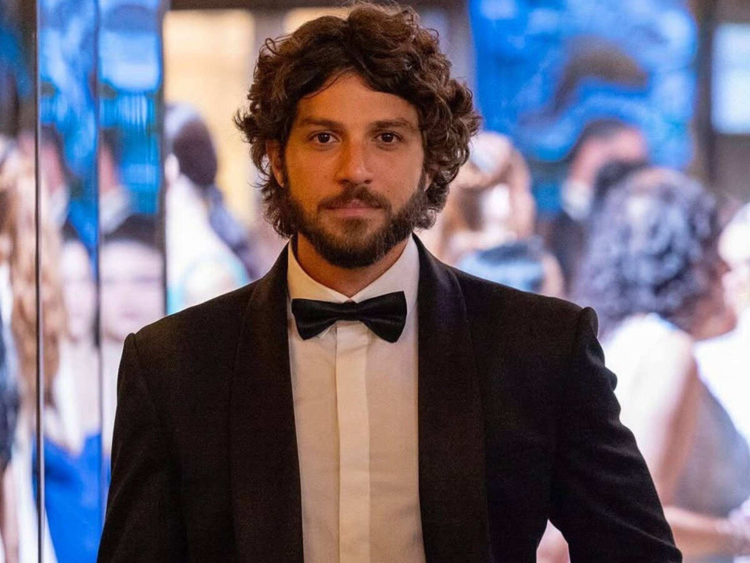 Chay Suede é escalado como protagonista em novela de Walcyr Carrasco
