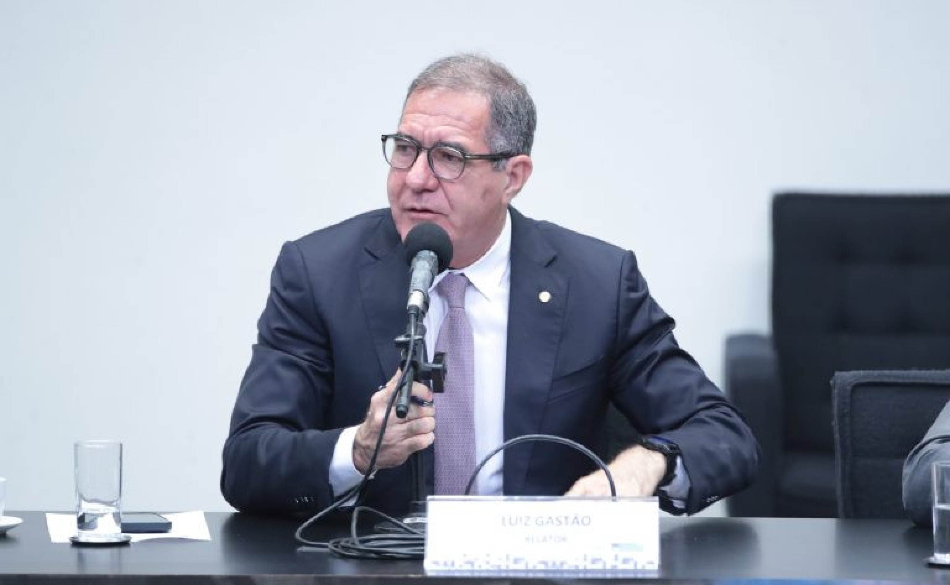 Votação da Jornada de trabalho 6x1 fica para a próxima semana