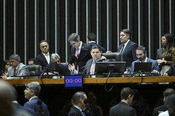 Alcolumbre preside sessão do Congresso que aprovou a LDO com regra para antecipar liberação de emendas parlamentares em ano eleitoral -  (crédito: Saulo Cruz/Agencia Senado)
