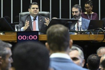 Davi Alcolumbre comanda a sessão do Congresso que aprovou a LDO com regra para liberação antecipada de recursos aos parlamentares em 2026 -  (crédito: Carlos Moura/Agencia Senado)
