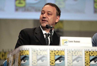 O diretor, produtor e roteirista Sam Raimi completou 66 anos em 23 de outubro de 2025. Reconhecido por seu estilo único que combina elementos de terror, ação e humor, ele conquistou o público e a crítica com obras que se tornaram clássicos do cinema. 
 -  (crédito:   Gage Skidmore/Wikimédia Commons) -O diretor, produtor e roteirista Sam Raimi completou 66 anos em 23 de outubro de 2025. Reconhecido por seu estilo único que combina elementos de terror, ação e humor, ele conquistou o público e a crítica com obras que se tornaram clássicos do cinema. 
 -  (crédito:   Gage Skidmore/Wikimédia Commons)