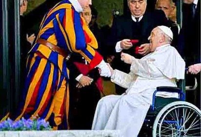 Os papas não  são somente os líderes da Igreja Católica mas também exercem a função de chefe de estado e têm um grupo de segurança dedicado a protegê-lo: a Guarda Suíça!
 -  (crédito: Reprodução do Instagram @guardiasvizzerapontificia) -Os papas não  são somente os líderes da Igreja Católica mas também exercem a função de chefe de estado e têm um grupo de segurança dedicado a protegê-lo: a Guarda Suíça!
 -  (crédito: Reprodução do Instagram @guardiasvizzerapontificia)