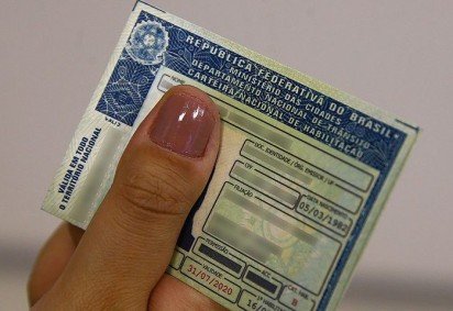 O governo federal apresentou oficialmente as diretrizes do processo para obtenção da Carteira Nacional de Habilitação, a CNH, sem a obrigatoriedade de frequentar uma autoescola.
 -  (crédito: Marcello Casal Jr/Agência Brasil) -O governo federal apresentou oficialmente as diretrizes do processo para obtenção da Carteira Nacional de Habilitação, a CNH, sem a obrigatoriedade de frequentar uma autoescola.
 -  (crédito: Marcello Casal Jr/Agência Brasil)