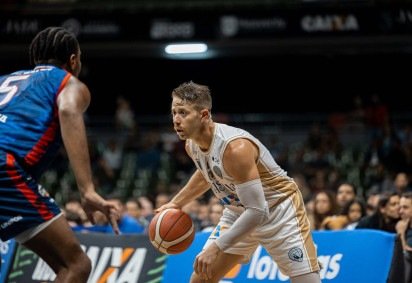 De volta ao Nilson Nelson, brasilienses emplacam placar centenário e chegam a seis vitórias consecutivas.  -  (crédito: Matheus Maranhão/Brasília Basquete) -De volta ao Nilson Nelson, brasilienses emplacam placar centenário e chegam a seis vitórias consecutivas.  -  (crédito: Matheus Maranhão/Brasília Basquete)