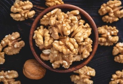 Nutricionalmente ricas, as nozes oferecem ômega 3, fibras, proteínas vegetais, antioxidantes e minerais importantes (Imagem: Vladislav Noseek | Shutterstock) -  (crédito: EdiCase) -Nutricionalmente ricas, as nozes oferecem ômega 3, fibras, proteínas vegetais, antioxidantes e minerais importantes (Imagem: Vladislav Noseek | Shutterstock) -  (crédito: EdiCase)