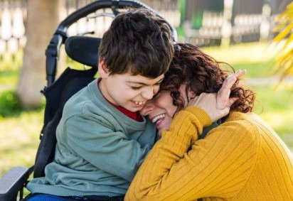 O tratamento multidisciplinar e o apoio da família são fundamentais para promover mais qualidade de vida aos pacientes (Imagem: Jordi Mora | Shutterstock) -  (crédito: EdiCase) -O tratamento multidisciplinar e o apoio da família são fundamentais para promover mais qualidade de vida aos pacientes (Imagem: Jordi Mora | Shutterstock) -  (crédito: EdiCase)